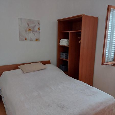 Goga Apartment Petrcane Esterno foto